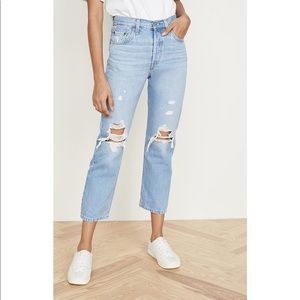 Levi’s 501 Crop Jeans in Montgomery